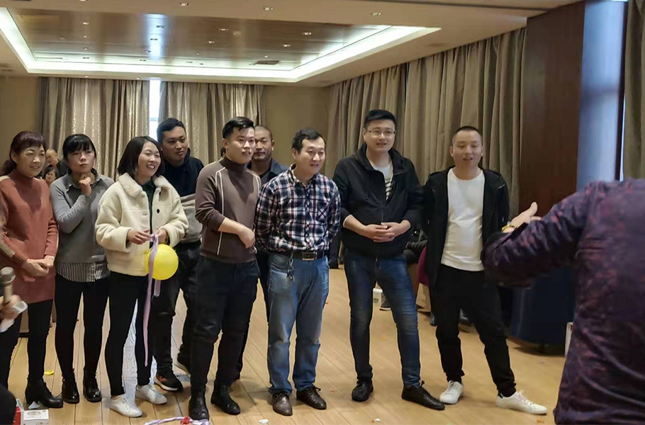 游戏现场：你来比划我来猜